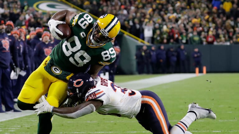 Marcedes Lewis Wears Yeezys on Packers Team Flight